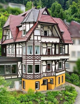 Charaktervolles 3-Familien-Fachwerkhaus: Weitblick, Garten mit Gartenhaus, Garagen & Platz für Tiere - Bad Wildbad