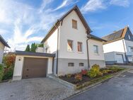 Menden Hüingsen - Freistehendes EFH in ruhiger Nebenstraße mit Garten und Carport - Menden (Sauerland)