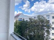Altbau-Eigentumswohnung mit Balkon*Lift*geschliffenes Parkett*Stuck*City West - Berlin