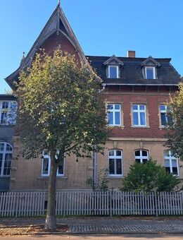 Eine eigene Wohnung im schönen Altbau mit Wintergarten, Gartenbereich und Garage. - Herzberg (Elster)