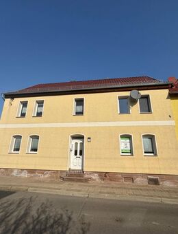 Zweifamilienhaus (Reihenendhaus), teilunterkellertes mit einer voll ausgestatteten Einbauküchen, zwei Bädern und Garten - Bad Frankenhausen (Kyffhäuser)