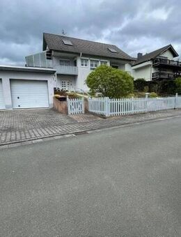 Modernes Einfamilienhaus mit Einliegerwohnung in traumhafter Blicklage mit Doppelgarage - Eisighofen