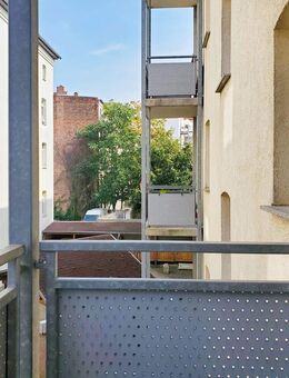Wohnung im Hinterhaus mit kleinem Balkon - Halle (Saale)