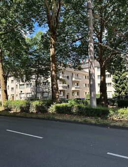 Altbauwohnung (1938) mit Balkon: Einziehen & Wohlfühlen - Köln
