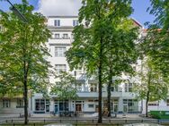 Attraktives Investment im Herzen Schönebergs: 7-Zimmer-Altbauwohnung mit West-Balkon - Berlin