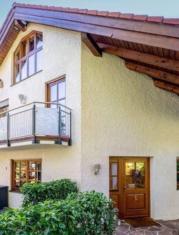 Aigner - Charmante, ruhig gelegene Doppelhaushälfte mit Sauna und idyllischem Garten mit Teich - Neubiberg