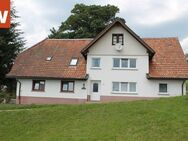 Teilmodernisiertes 2-Familien-Haus mit großem Grundstück im Ortskern von Herrischried - Herrischried