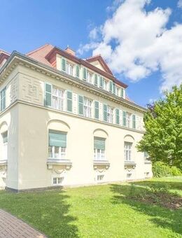 STILVOLLE 3 ZIMMER WOHNUNG MIT SONNENBALKON IN CHARMANTER GRÜNDERZEITVILLA AUF EINEM PARKGRUNDSTÜCK - Dresden