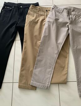 Keiderpaket Grösse L mit neuen Jeans, Hemden, Anzüge 26 T - Buchs SG