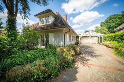 Traumlage - Traumhaus: Große Villa am Hopener Wald