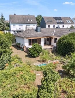 Wohnen im Grünen: Einfamilienhaus mit Gartenidylle, Kellerbar und Erweiterungspotenzial in Ober-Olm - Ober-Olm