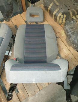 Sitz vorn links/Fahrersitz Mitsubishi Space Runner - Hannover Vahrenwald-List