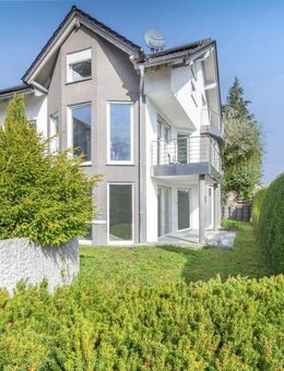 Großzügiges Einfamilienhaus mit Einliegerwohnung in bester Lage von Grafenau-Dätzingen - Grafenau (Baden-Württemberg)