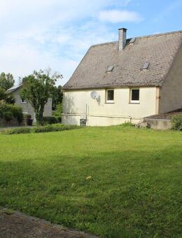 Kleines Haus auf großem Grundstück - Niederbachheim