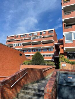 Oberneuland: Maisonette mit Wow-Effekt: 5-Zimmer-Wohntraum über 4 Halbetagen mit Freibad u. Sauna - Bremen