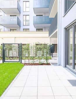 Elegante 3-Zi.-Wohnung mit lichtdurchfluteten Räumen, sonniger Terrasse & TG-Stellplatz - Frankfurt (Main)
