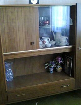 WOHNZIMMERSCHRANK im nußbaumfarbigen Furnier - gut erhalten, Schnäppchen - München