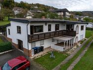 Geräumiges Familienhaus mit separaten Bungalows in Ruhelage mit Blick auf Bollendorf. - Bollendorf