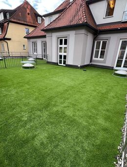 Generalsanierte 2 Zi.-Wohnung mit Einbauküche und ca. 45m² Dachterrasse mitten in der Ellwanger Innenstadt - Ellwangen (Jagst)