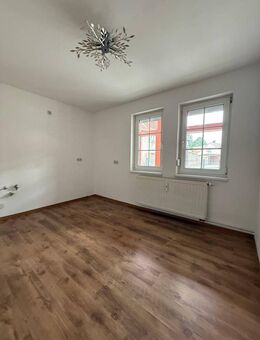 Wohnen auf dem Land - großzügige 3 RW mit Stellplatz - Brüheim