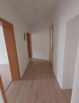 2-Zi.-Whg. mit Tageslichtbad zu vermieten - Waldheim