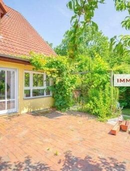 IMMOBERLIN.DE - Toplage! Charmantes Haus mit ruhiger Südterrasse & Gartenidylle - Berlin