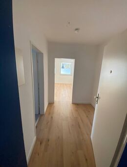 Helle 2-Zimmer-Wohnung mit Balkon - Neumünster