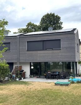 Topmoderne Doppelhaushälfte, sehr hochwertig ausgestattet, in hervorragender und ruhiger Lage von Rathsberg, Baujahr 2021 - Marloffstein