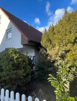 Doppelhaushälfte mit Garage & Garten und Einbauküche in Leipzig - Leipzig