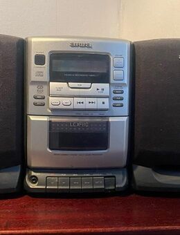Funktionierende Stereoanlage mit Kassettendeck und CD Player - Eime