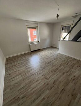 Frisch sanierte Maisonette-Wohnung mit eigenem Eingang in Oberhausen - Oberhausen