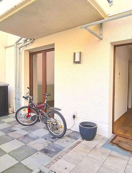 Kapitalanlage zum späteren Selbstbezug: tolle 2-Zi-Whg mit Terrasse und Vorgarten in zentraler Lage - Frankfurt (Main)