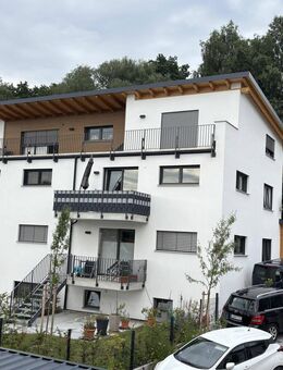 Helle 2-Zimmer-Wohnung - mit Einbauküche - 1. OG - zentrale Ortslage - naturnahe Umgebung - Bayerbach (Ergoldsbach)