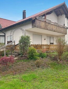 Familienidylle in Sonnenbühl - Einfamilienhaus mit großem Grundstück und Garage - Sonnenbühl