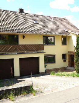 Sofort verfügbares Zweifamilienhaus mit Potential in Rödental - Mittelberg - Rödental