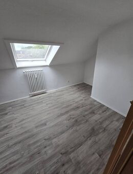 Helles Dachgeschossapartment in Duisburg zur Miete - Duisburg