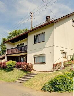 Solides Zweifamilienhaus in herrlicher Höhen- und Aussichtslage innerhalb eines Ortsteils von Wissen - Wissen