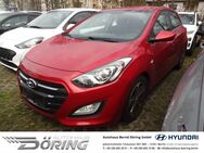 Hyundai i30, 1.6 Sonderedition YES Silver, Jahr 2015 - Berlin