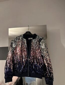 Jacke mit Pailletten 140 / 10 J - Lippstadt Zentrum