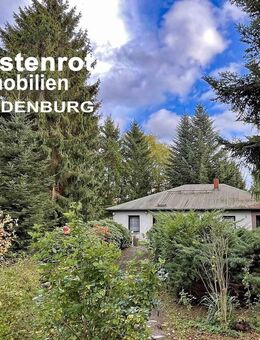 TRAUMHAFT UND FAST ALLEIN IM GRÜNEN: WOHNEN AUF EINER EBENE MIT VOLLKELLER UND GROSSEM GRUNDSTÜCK - Dargun