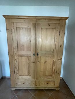 Antiker Holzschrank - München Bogenhausen