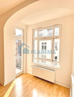 3-Zimmer-Altbauwohnung mit Erker, Balkon, modernem Bad und neuer Küche - zentrumsnah - Schwerin