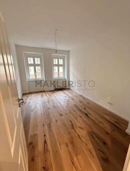 **Bequem im Erdgeschoss: Moderne 2-Zimmer-Wohnung, Wanne, Loggia & eigener Stellplatz** - Leipzig