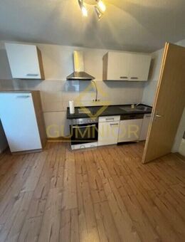 3 Zimmer Etagenwohnung -- teilrenoviert im 1.OG mit ca. 70 qm mit EBK - Windischeschenbach
