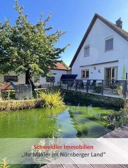 Wie ein Haus am See: Einfamilienhaus (Bj. 1993) mit Traumgarten und Garage in Lauf-Kuhnhof - Lauf (Pegnitz)