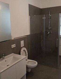 Als WG geeignete möblierte Wohnung inkl. kleiner Terrasse nähe Hauptbahnhof - Düsseldorf