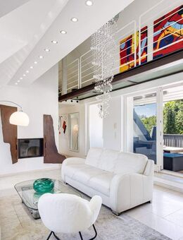 Lichterfüllte Penthouse-Wohnung mit Haus-im-Haus-Charakter und Westterrasse - München