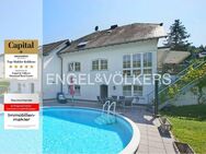 Freistehendes EFH mit Einliegerwohnung, Doppelgarage und Pool in begehrter Lage - Bullay