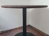 Runder Holztisch mit robustem Fuß - Braunschweig