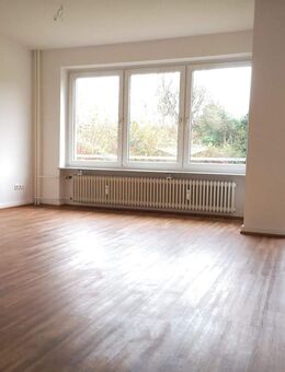 Helle 3 Zimmer Wohnung mit Balkon und Blick ins Grüne - Bad Segeberg
